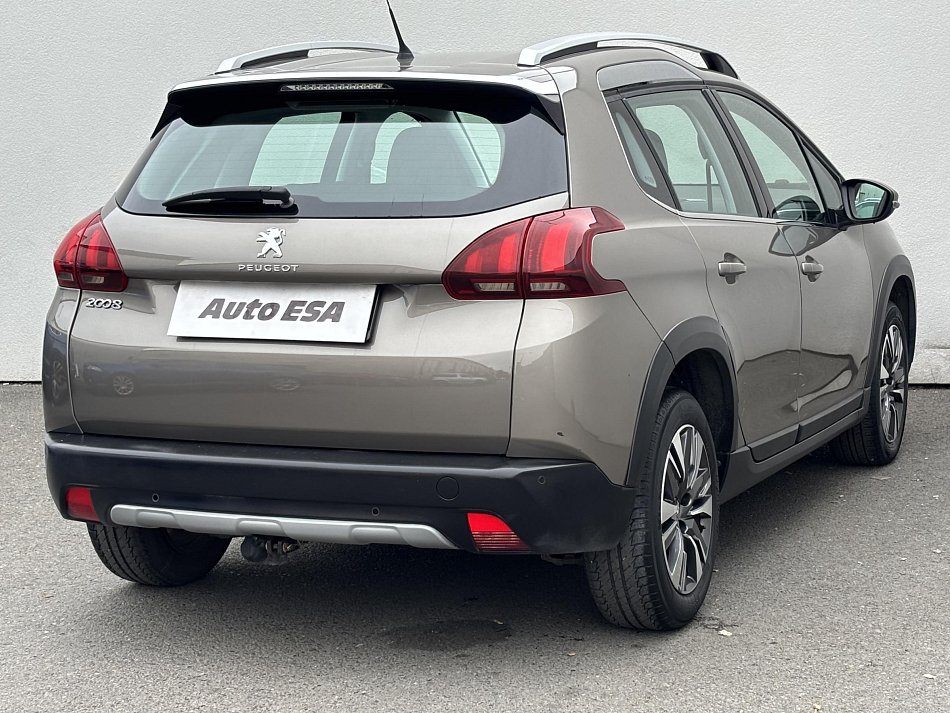 Peugeot 2008 1.2i Allure