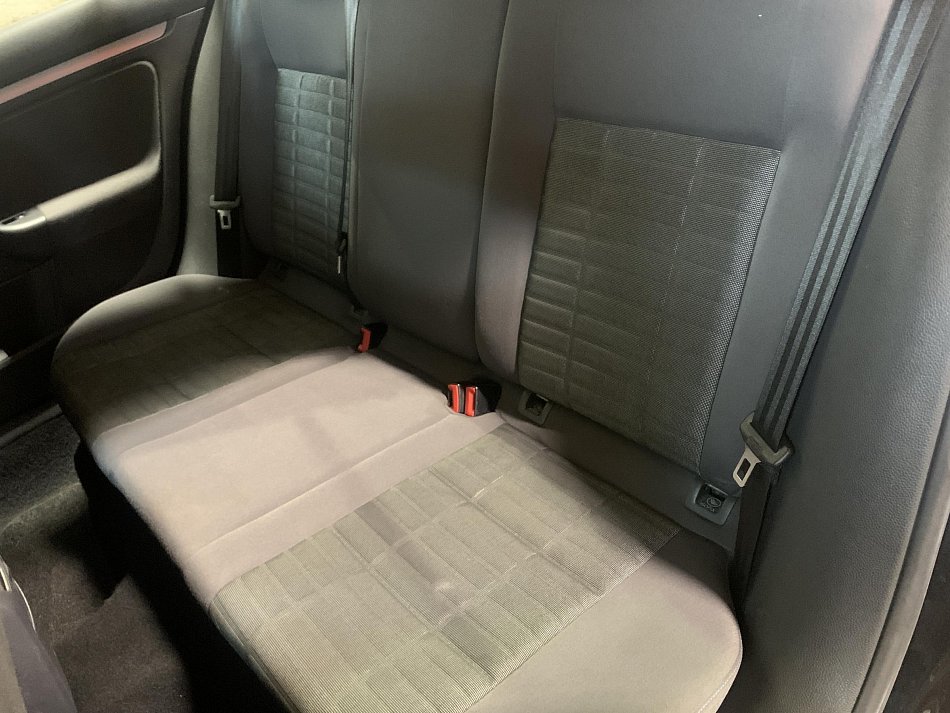 Volkswagen Golf 1.6 MPi Tour