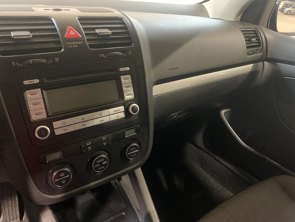 Volkswagen Golf 1.6 MPi Tour