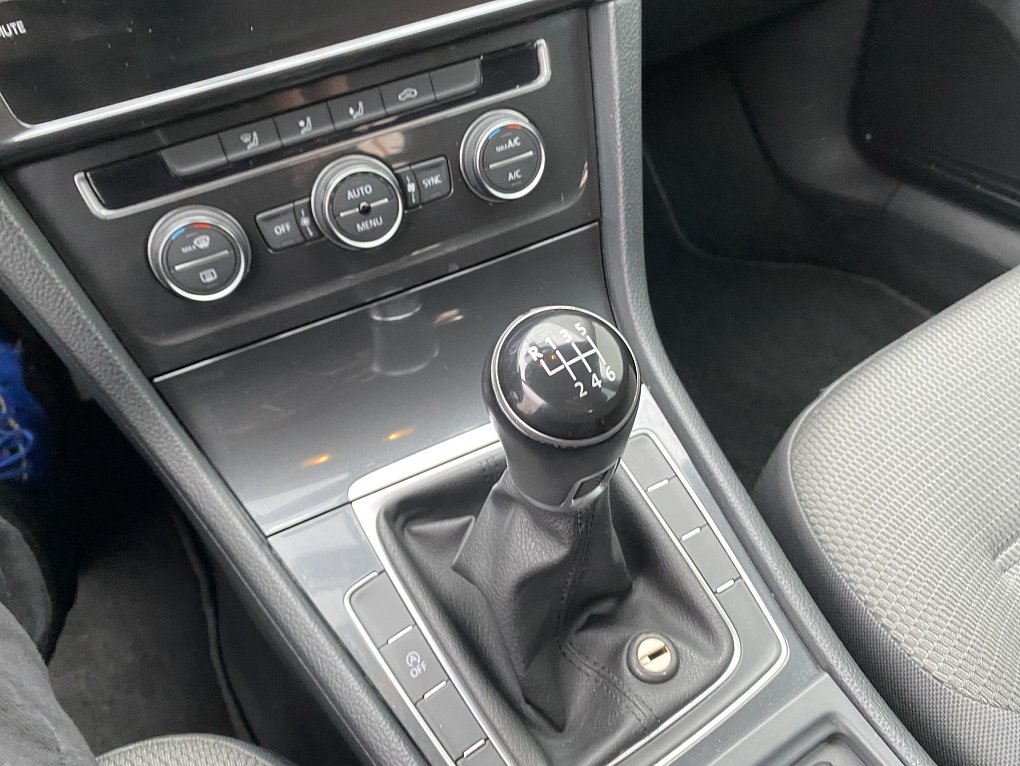 Volkswagen Golf 1.0 TSi 