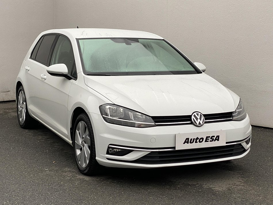 Volkswagen Golf 1.0TSI 