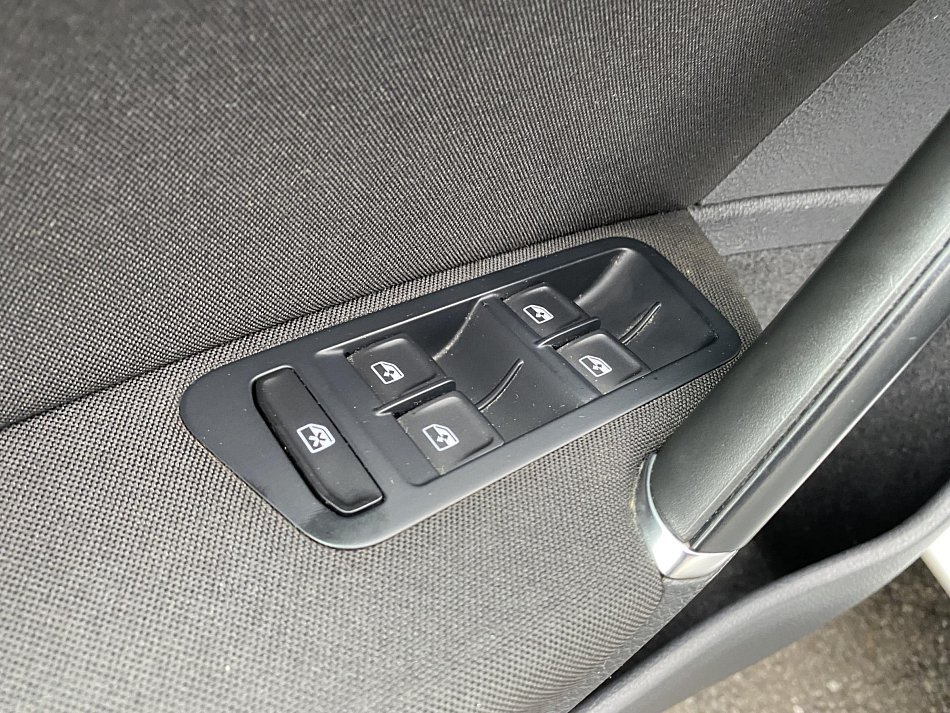 Volkswagen Golf 1.0TSI 