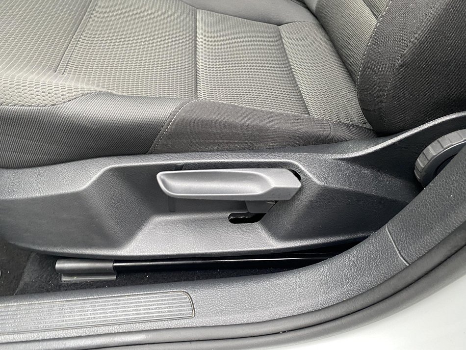 Volkswagen Golf 1.0TSI 