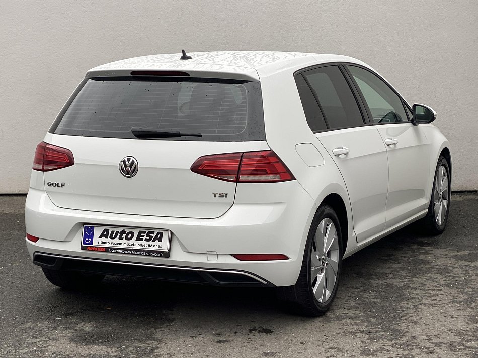Volkswagen Golf 1.0TSI 
