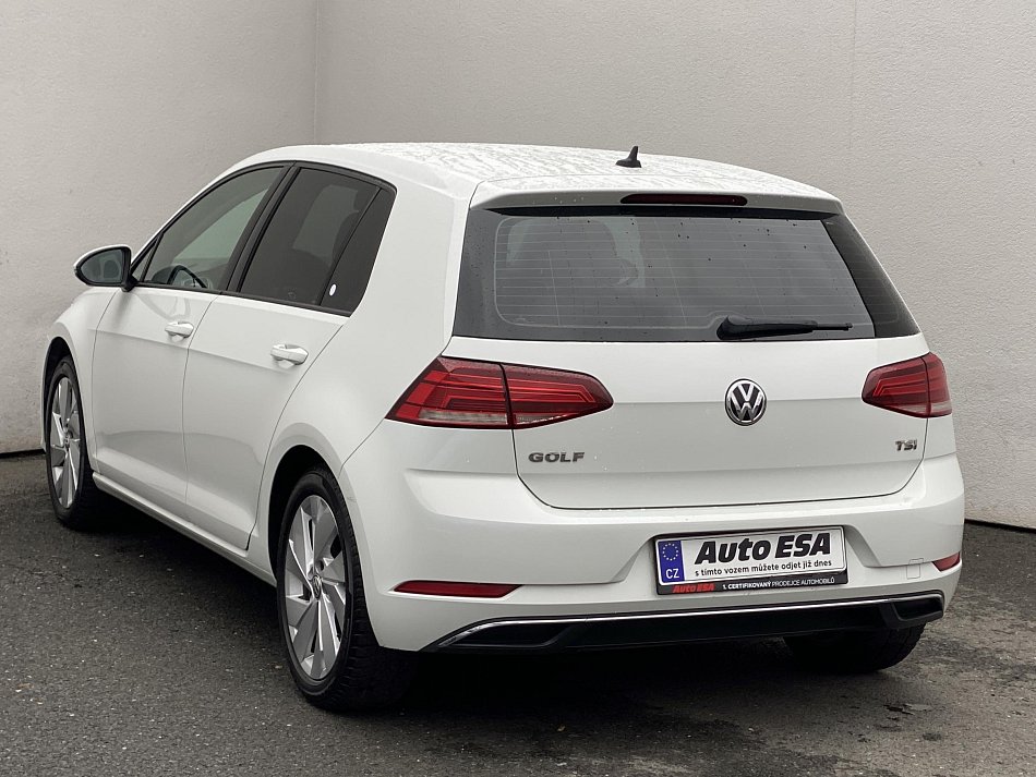 Volkswagen Golf 1.0TSI 