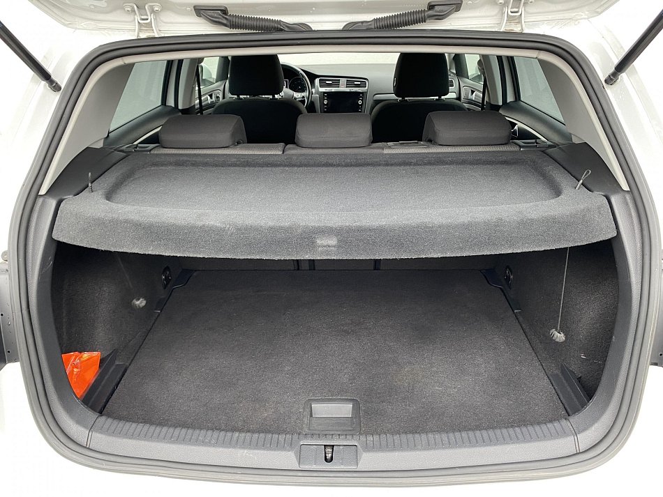 Volkswagen Golf 1.0TSI 