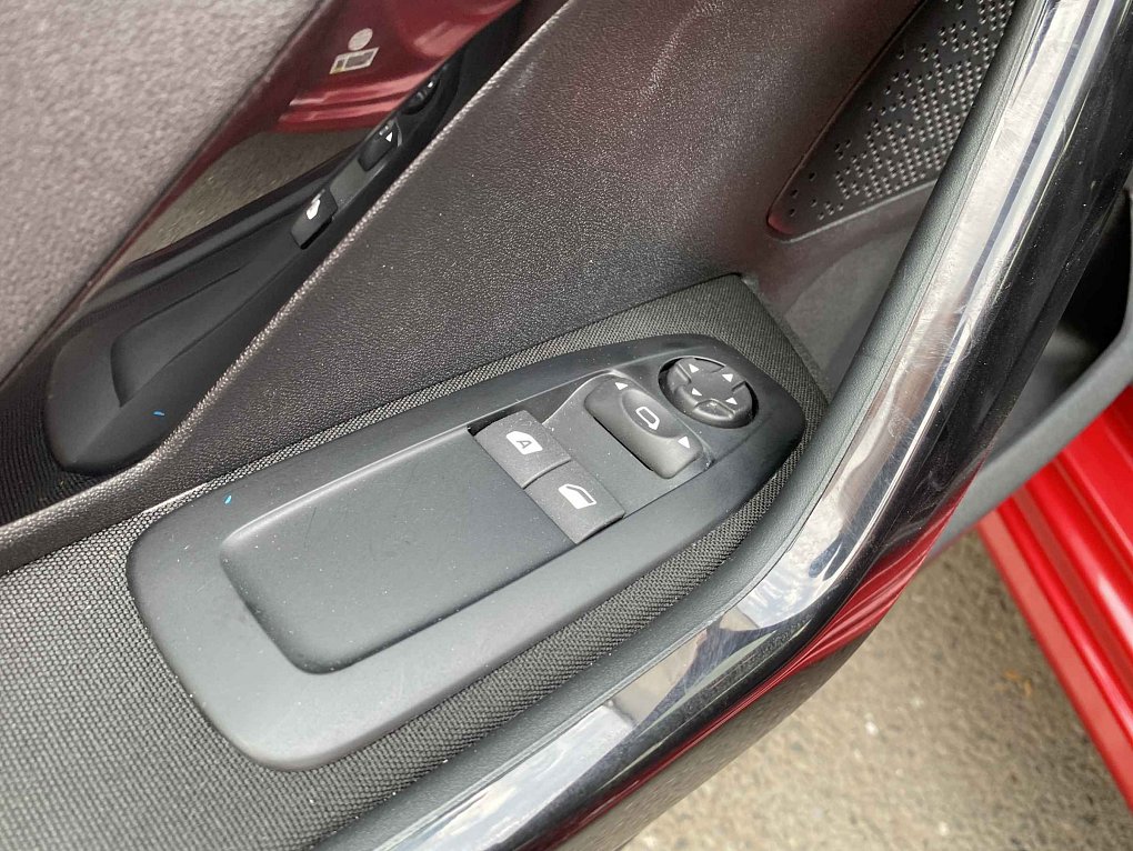 Peugeot 208 1.2PT 
