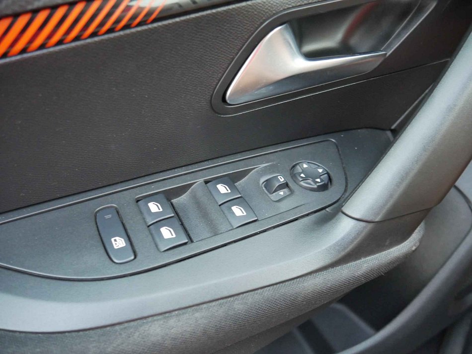 Peugeot 2008 1.2 PT 