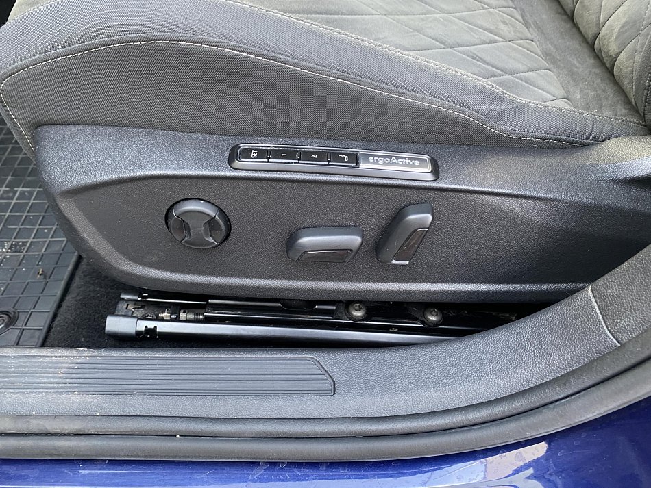 Volkswagen Golf 1.5 eTSI Style