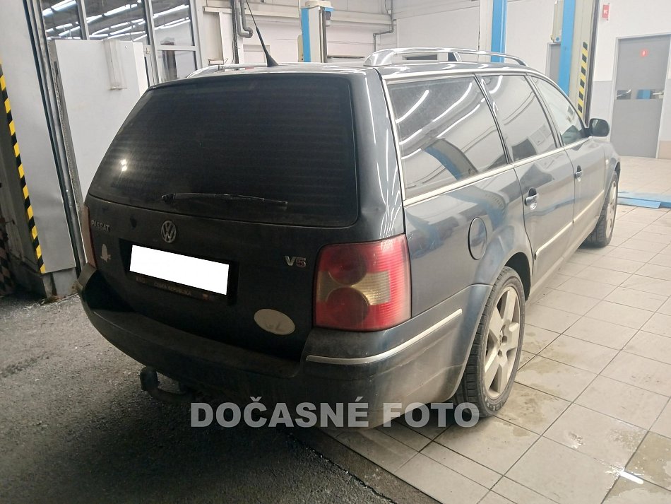 Volkswagen Passat 2.3i 
