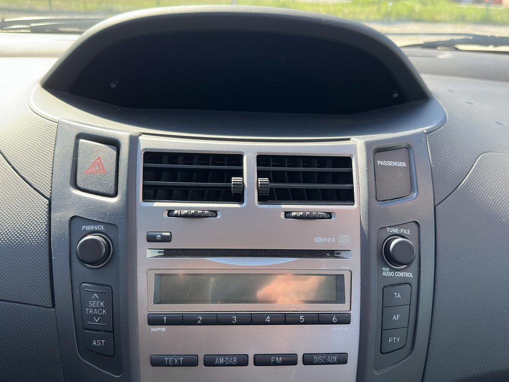 Toyota Yaris 1.3i 