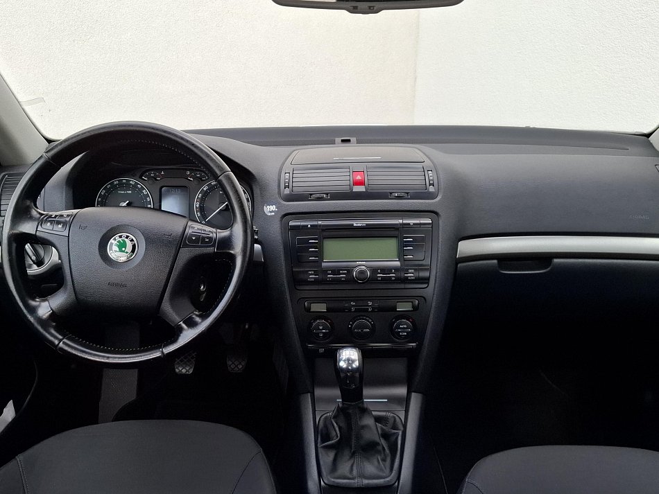 Škoda Octavia II 1.6 FSi Elegance