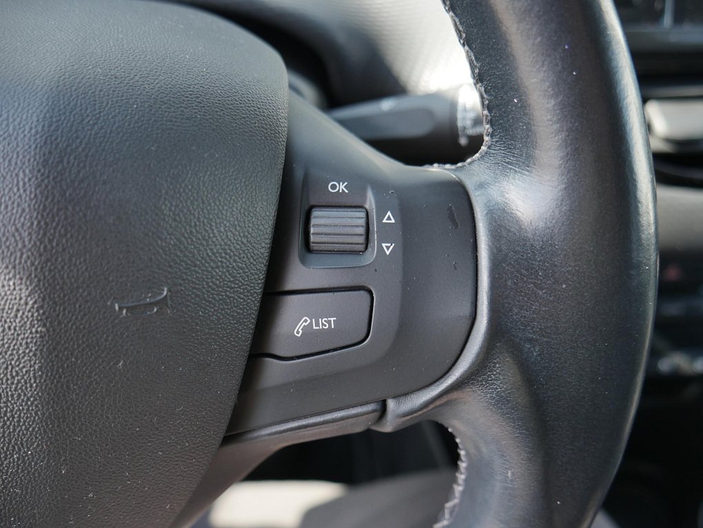 Peugeot 2008 1.2 PT Allure