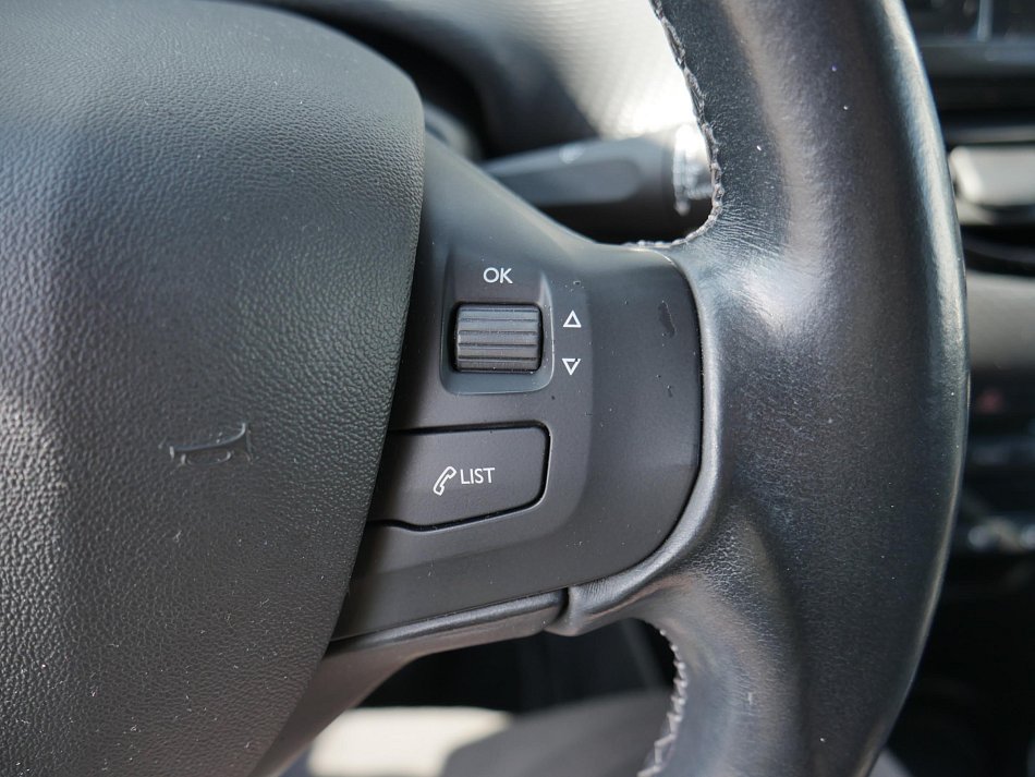 Peugeot 2008 1.2 PT Allure