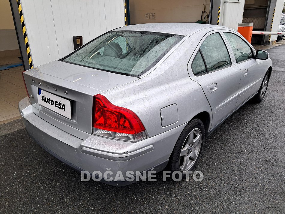 Volvo S60 2.4i 