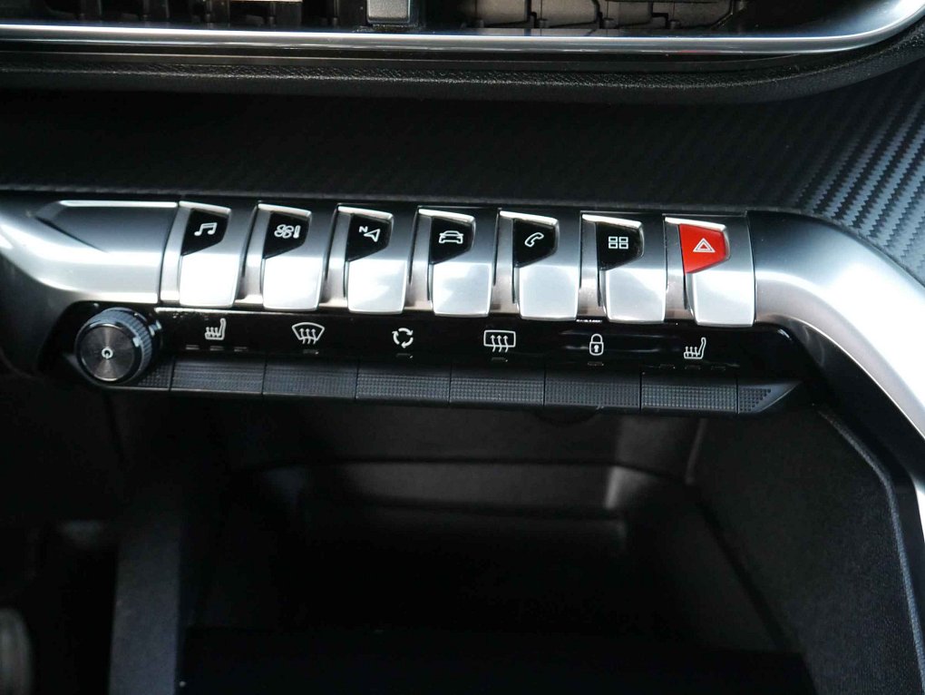 Peugeot 3008 1.2 PT 