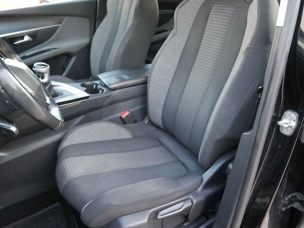 Peugeot 3008 1.2 PT 