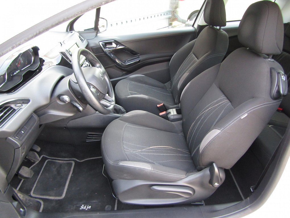 Peugeot 208 1.2 VTi 