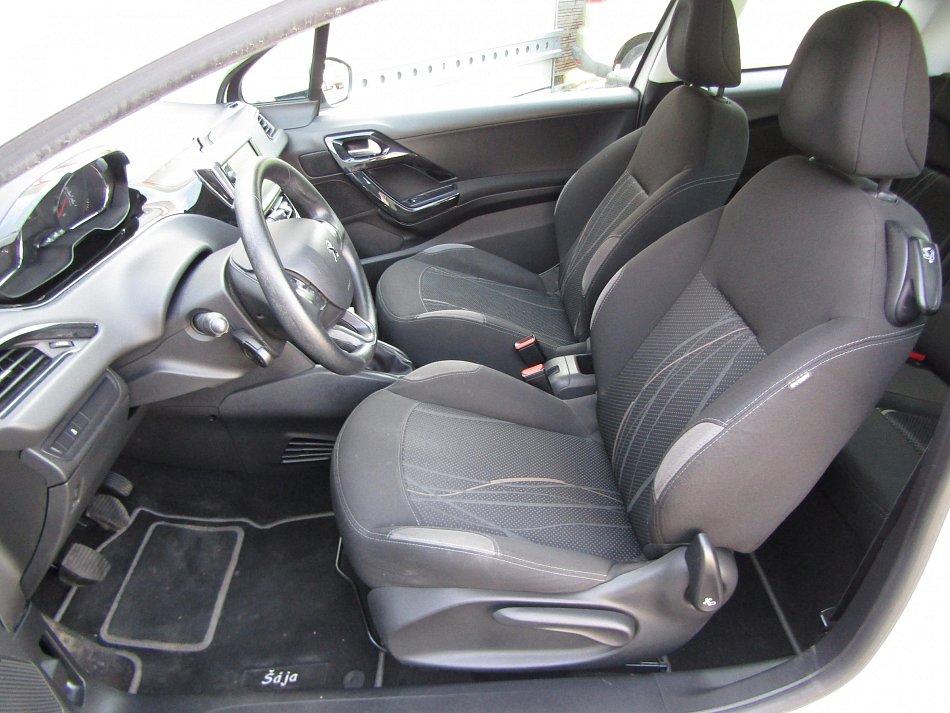 Peugeot 208 1.2 VTi 