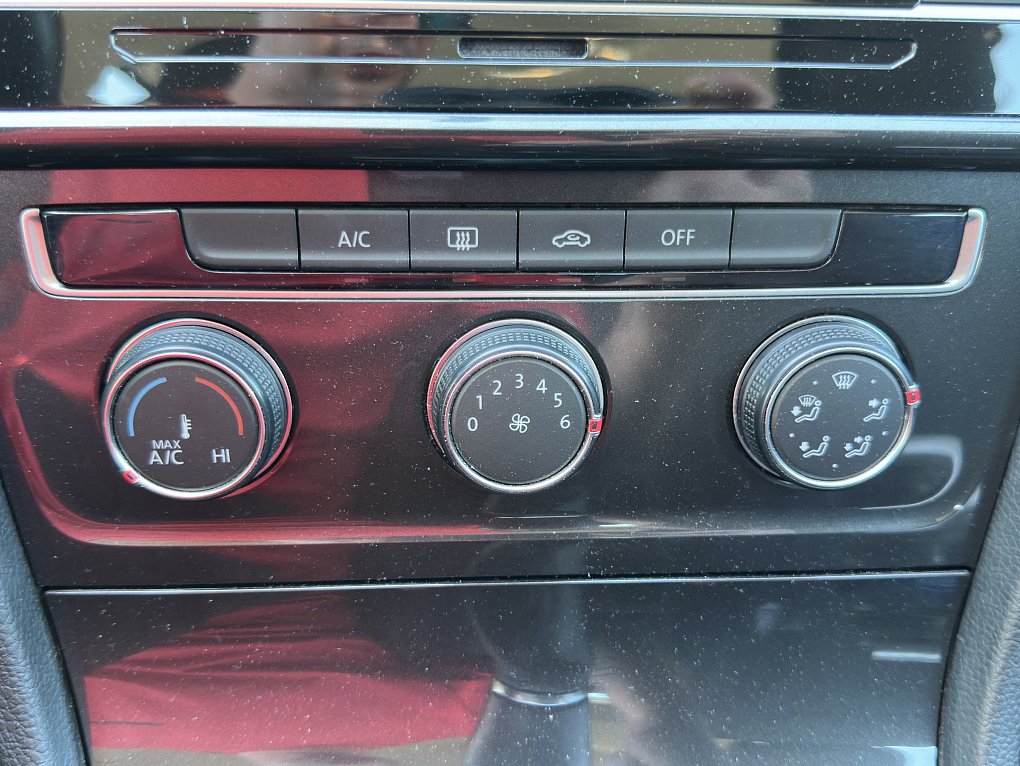 Volkswagen Golf 1.6 TDi 