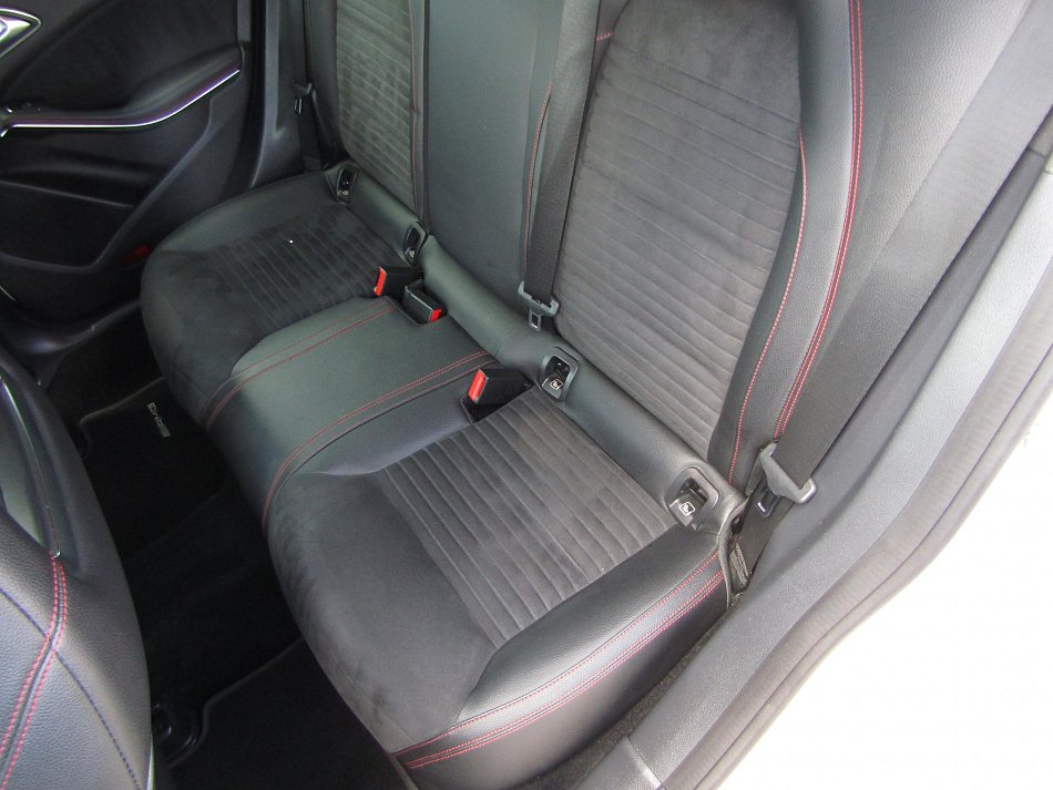 Mercedes-Benz CLA 2.2 CDi  200d