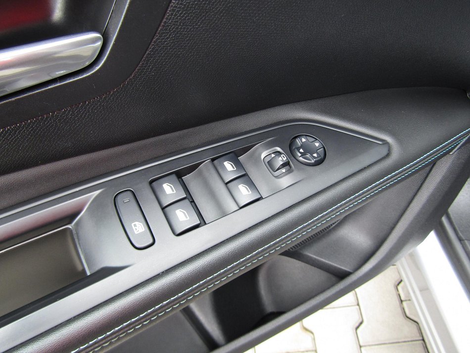 Peugeot 5008 1.2 PT 