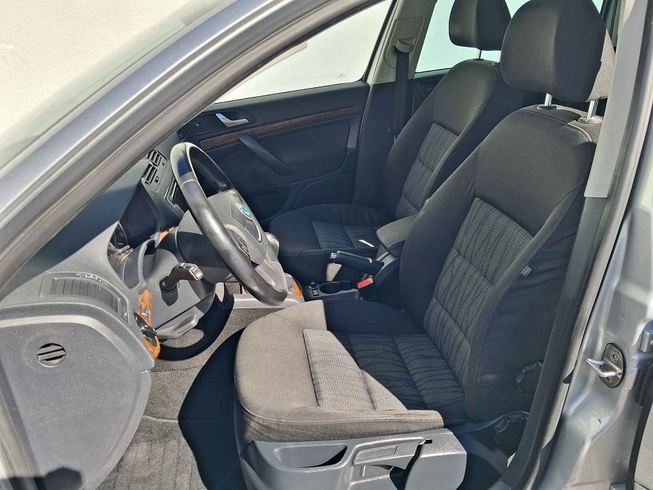 Škoda Octavia II 1.6 TDi Elegance