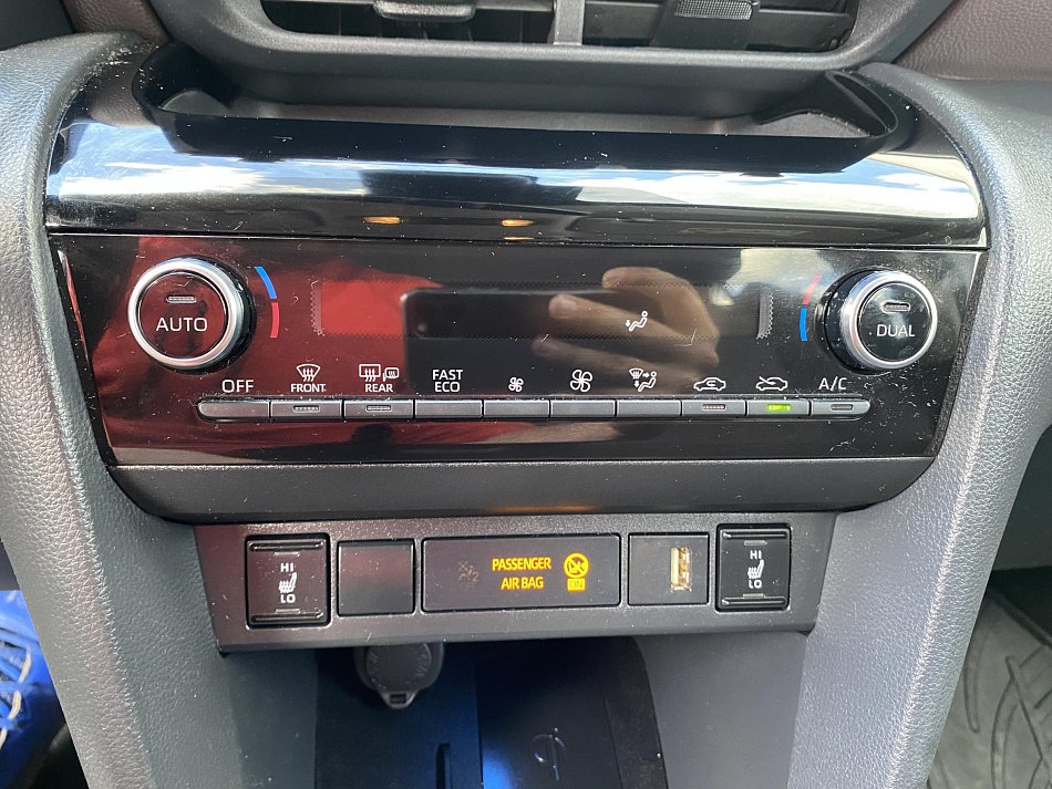 Toyota Yaris 1.5 e-CVT Executive Cross