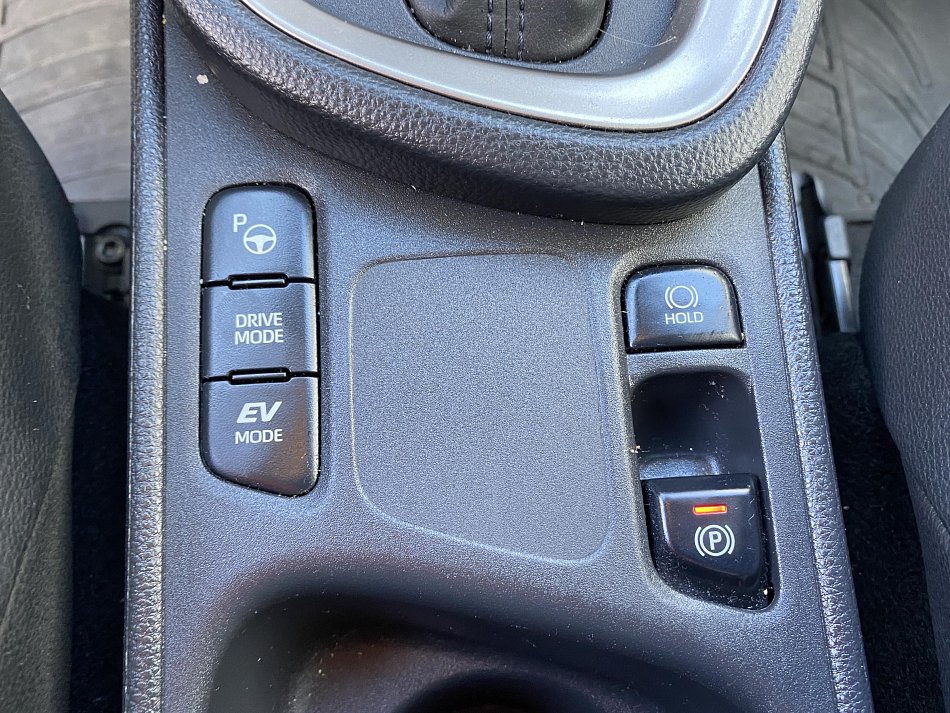 Toyota Yaris 1.5 e-CVT Executive Cross