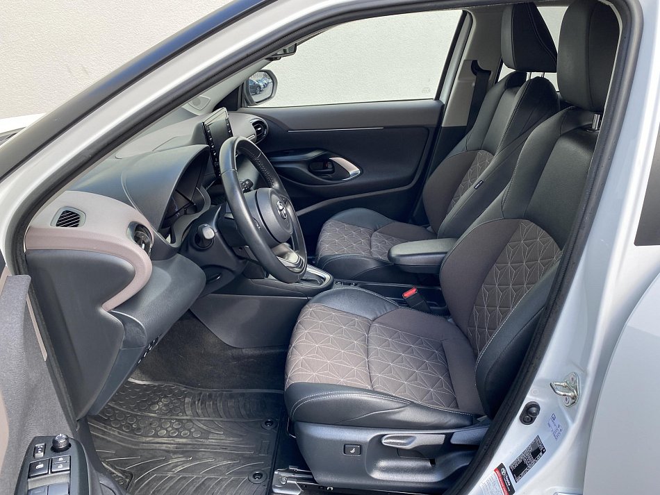 Toyota Yaris 1.5 e-CVT Executive Cross