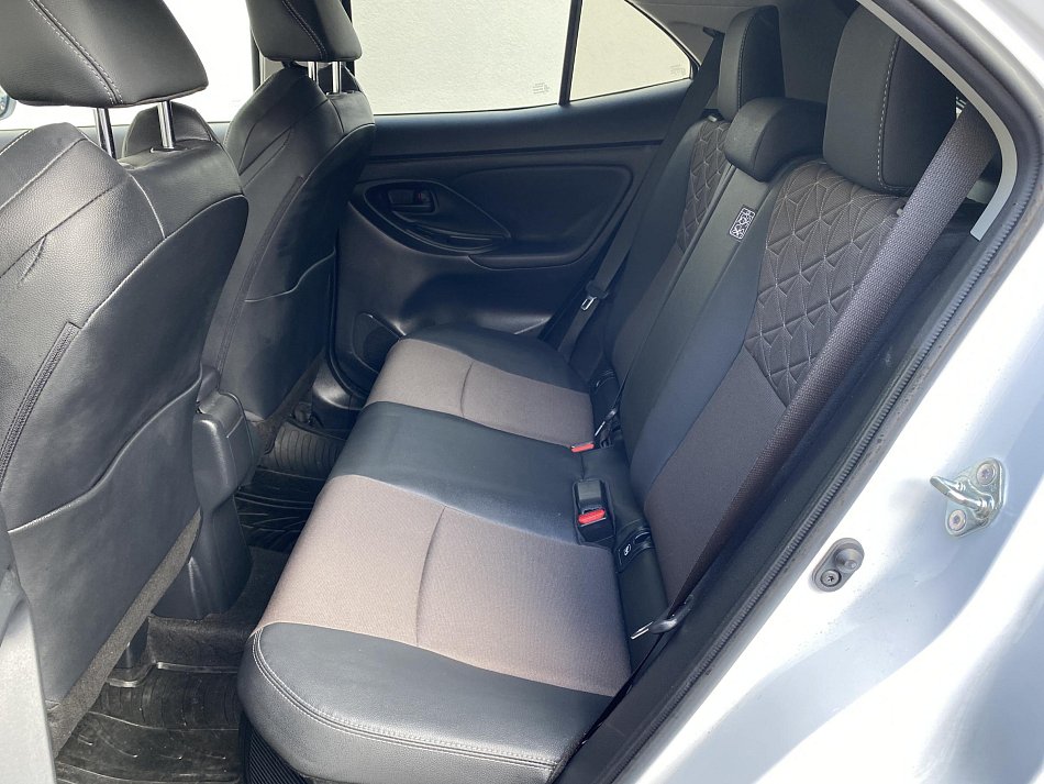 Toyota Yaris 1.5 e-CVT Executive Cross