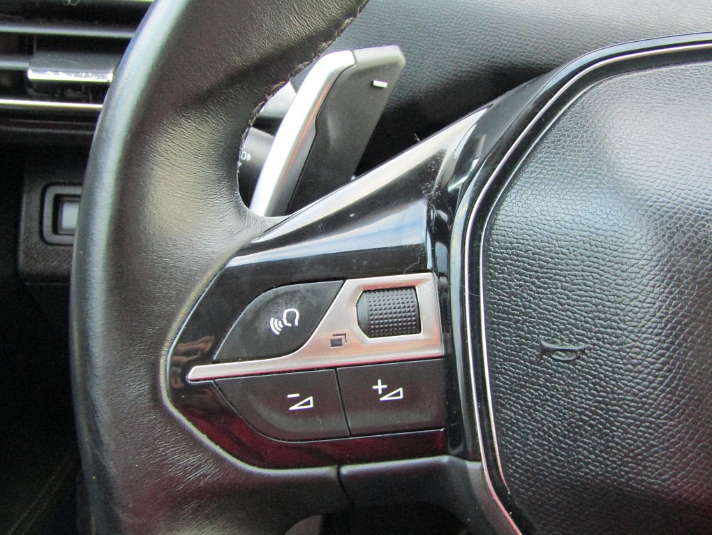 Peugeot 5008 1.2 PT Allure 7míst