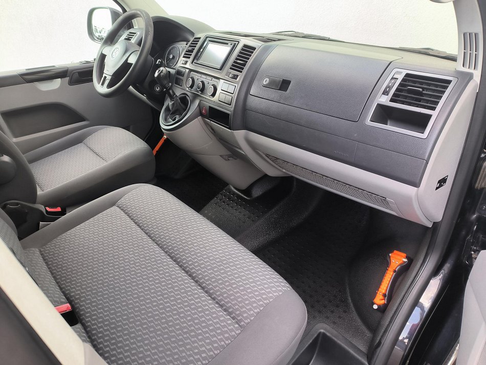 Volkswagen Transporter 2.0TDi  L2H1