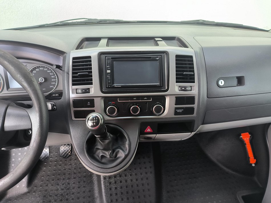 Volkswagen Transporter 2.0TDi  L2H1