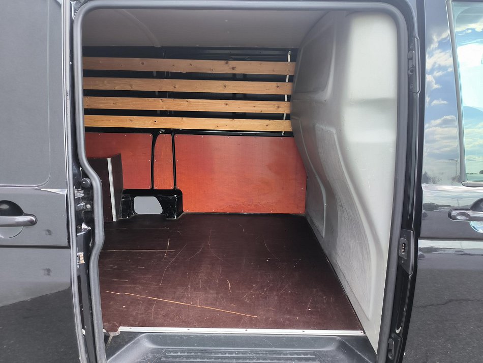 Volkswagen Transporter 2.0TDi  L2H1