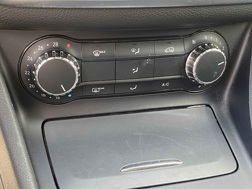 Mercedes-Benz CLA 2.0 i  250