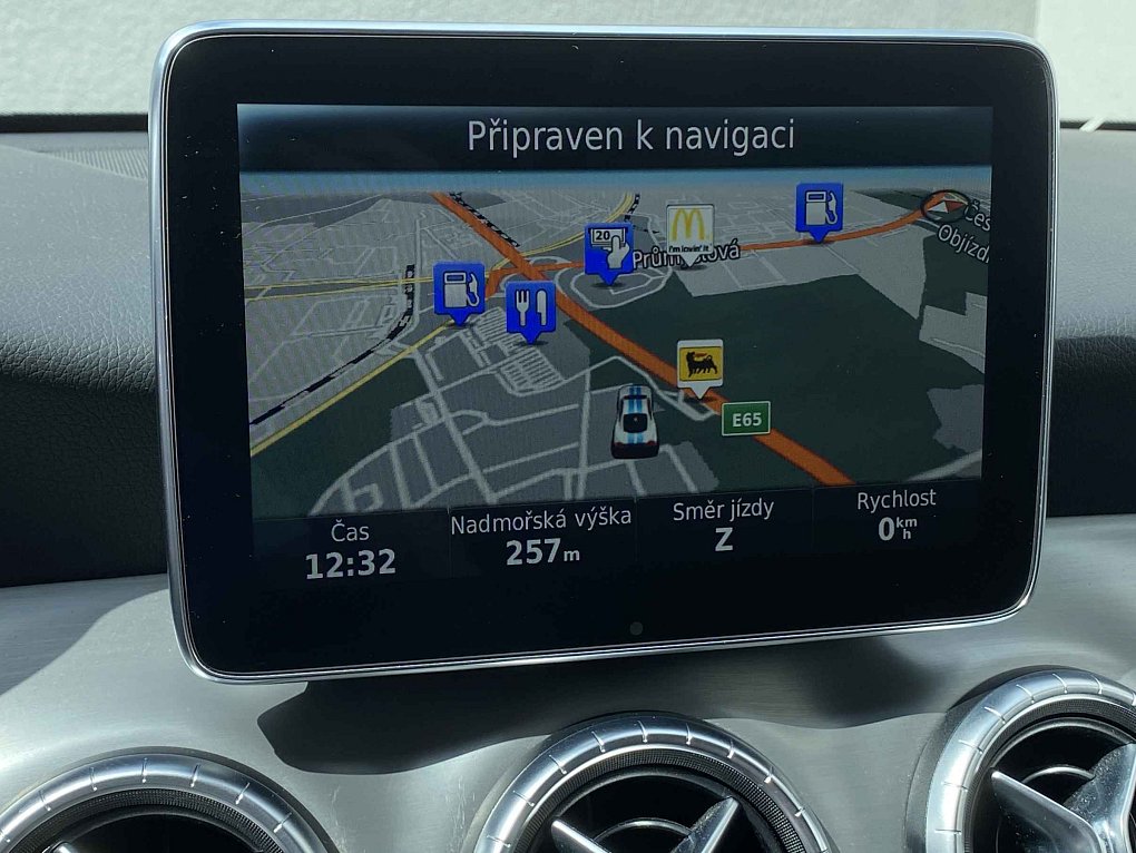 Mercedes-Benz CLA 2.0 i  250