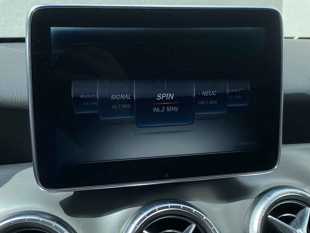 Mercedes-Benz CLA 2.0 i  250