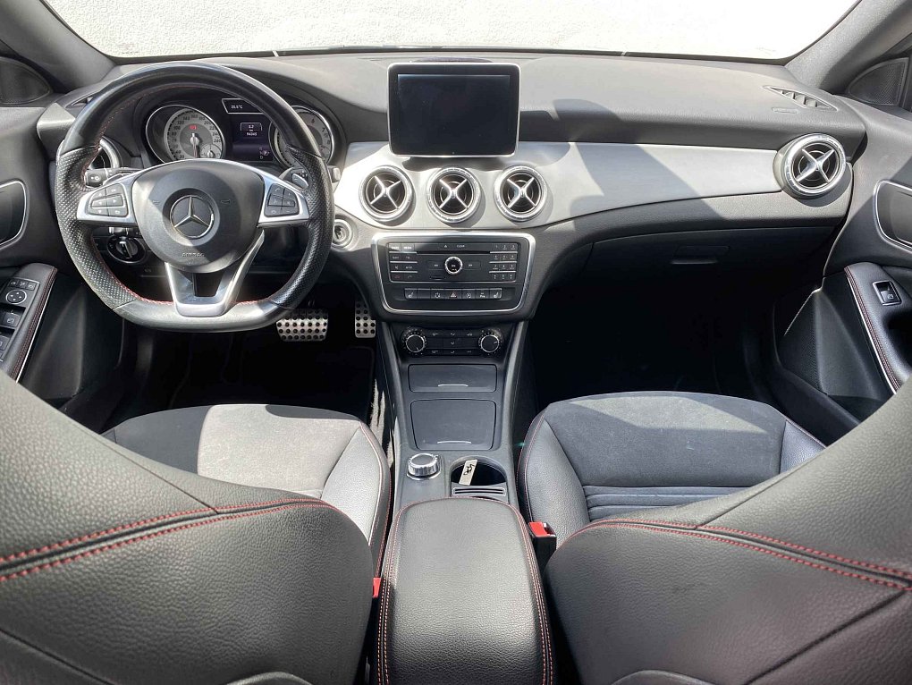 Mercedes-Benz CLA 2.0 i  250
