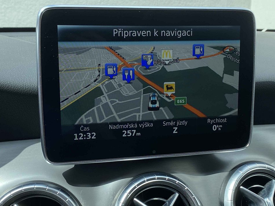 Mercedes-Benz CLA 2.0 i  250