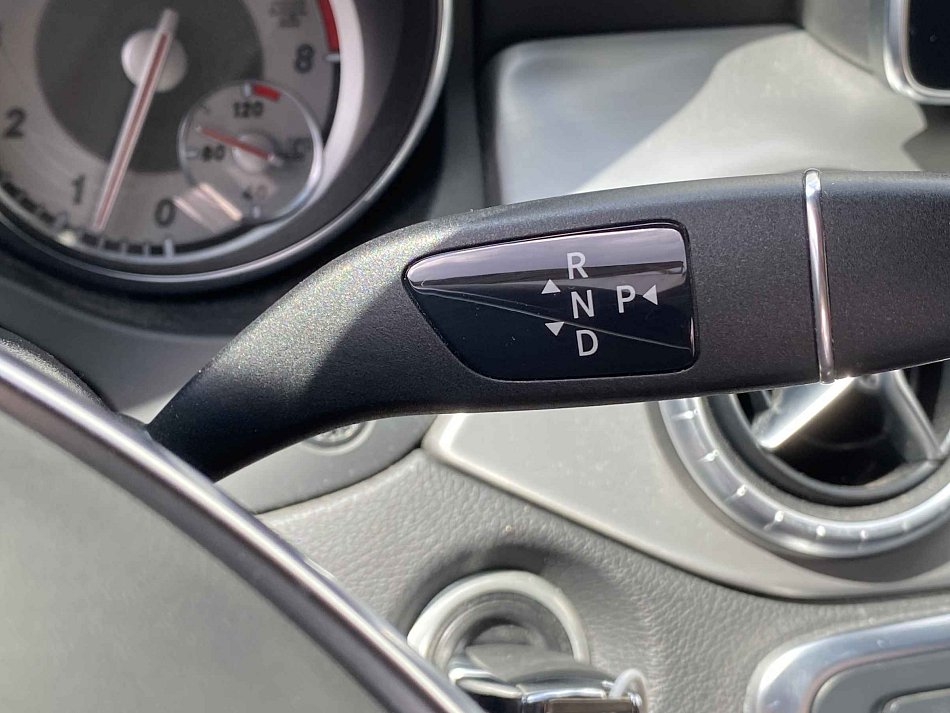 Mercedes-Benz CLA 2.0 i  250