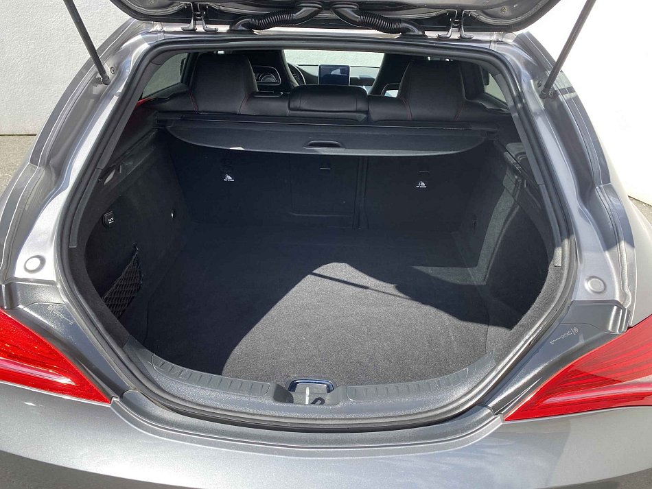 Mercedes-Benz CLA 2.0 i  250