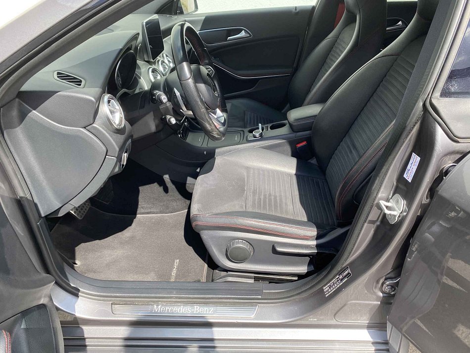 Mercedes-Benz CLA 2.0 i  250