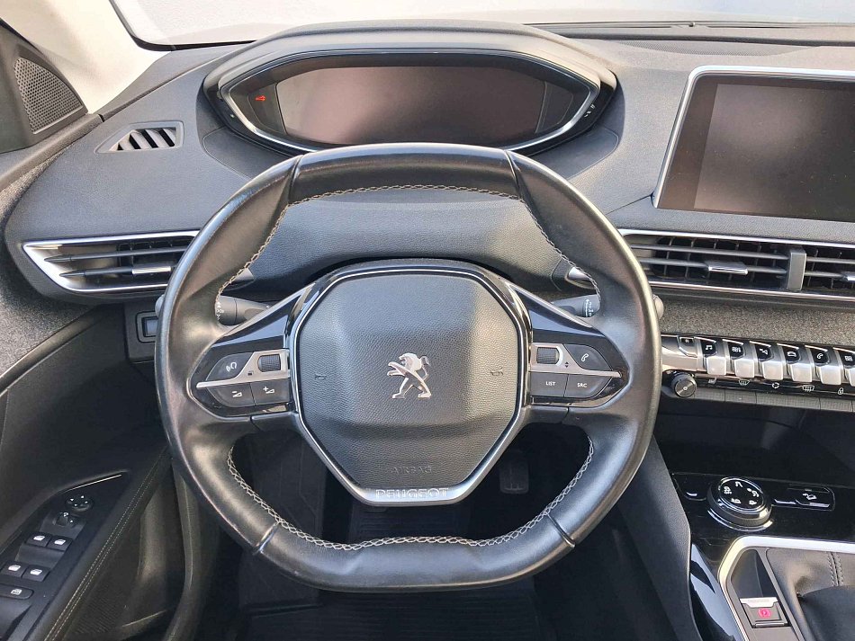 Peugeot 5008 1.5 HDi Allure 7míst