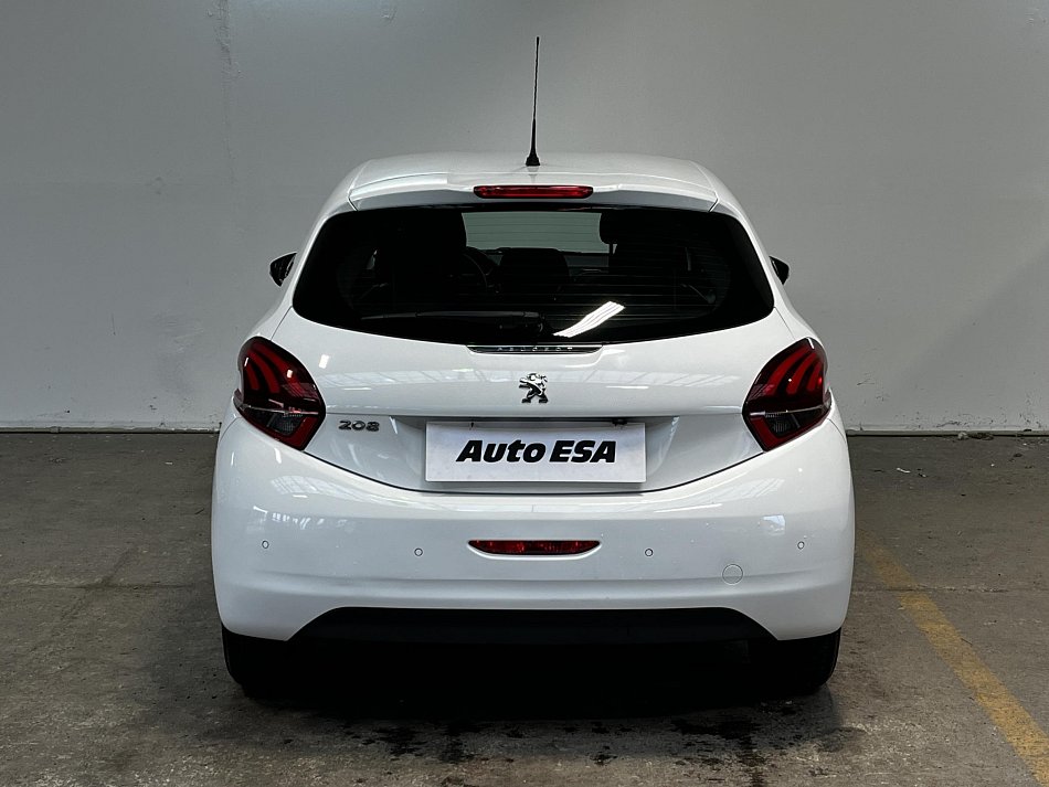 Peugeot 208 1.2i 