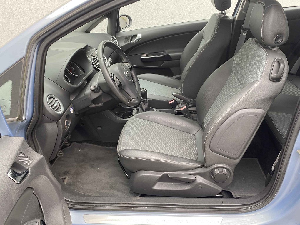 Opel Corsa 1.2i 