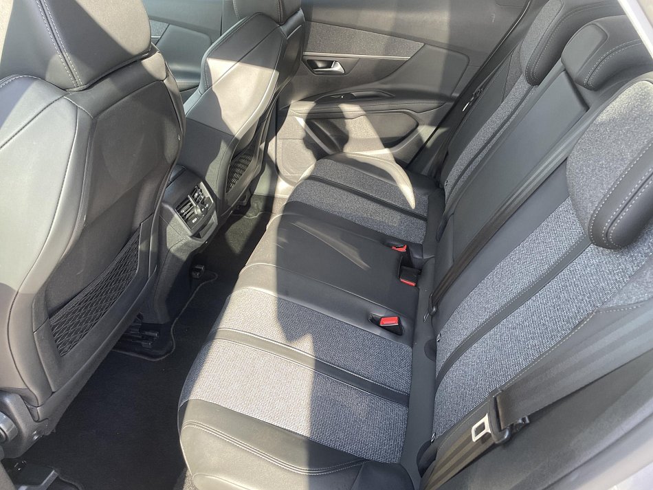 Peugeot 3008 1.2 PT Allure