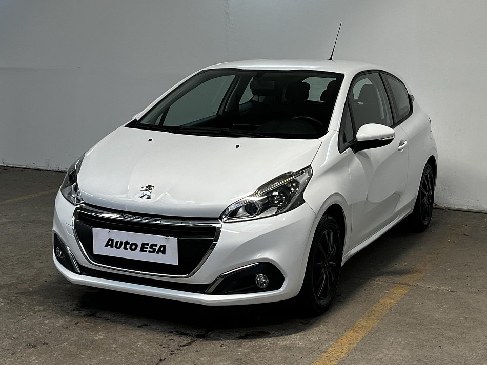 Peugeot 208 1.2i 
