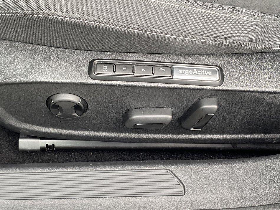 Volkswagen Golf 2.0 TDi Style