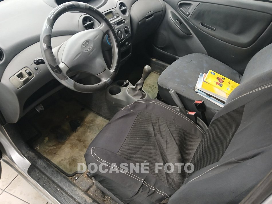 Toyota Yaris 1.0i 